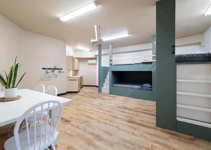Pickleball Jacuzzi Grand Canyon Sleeps 12