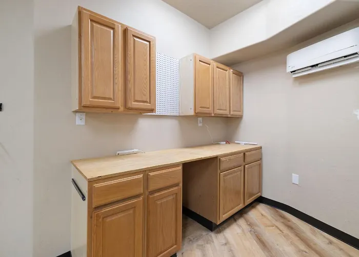 Pickleball Jacuzzi Grand Canyon Sleeps 12 Holiday home Williams